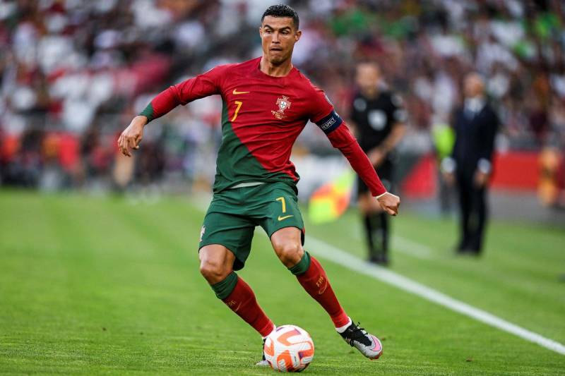Cristiano Ronaldo tan cong